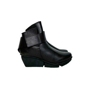 Trippen Ace Black Leather Ankle Boots Splitt Wedge Sole Germany EU 37 Avant-Gard